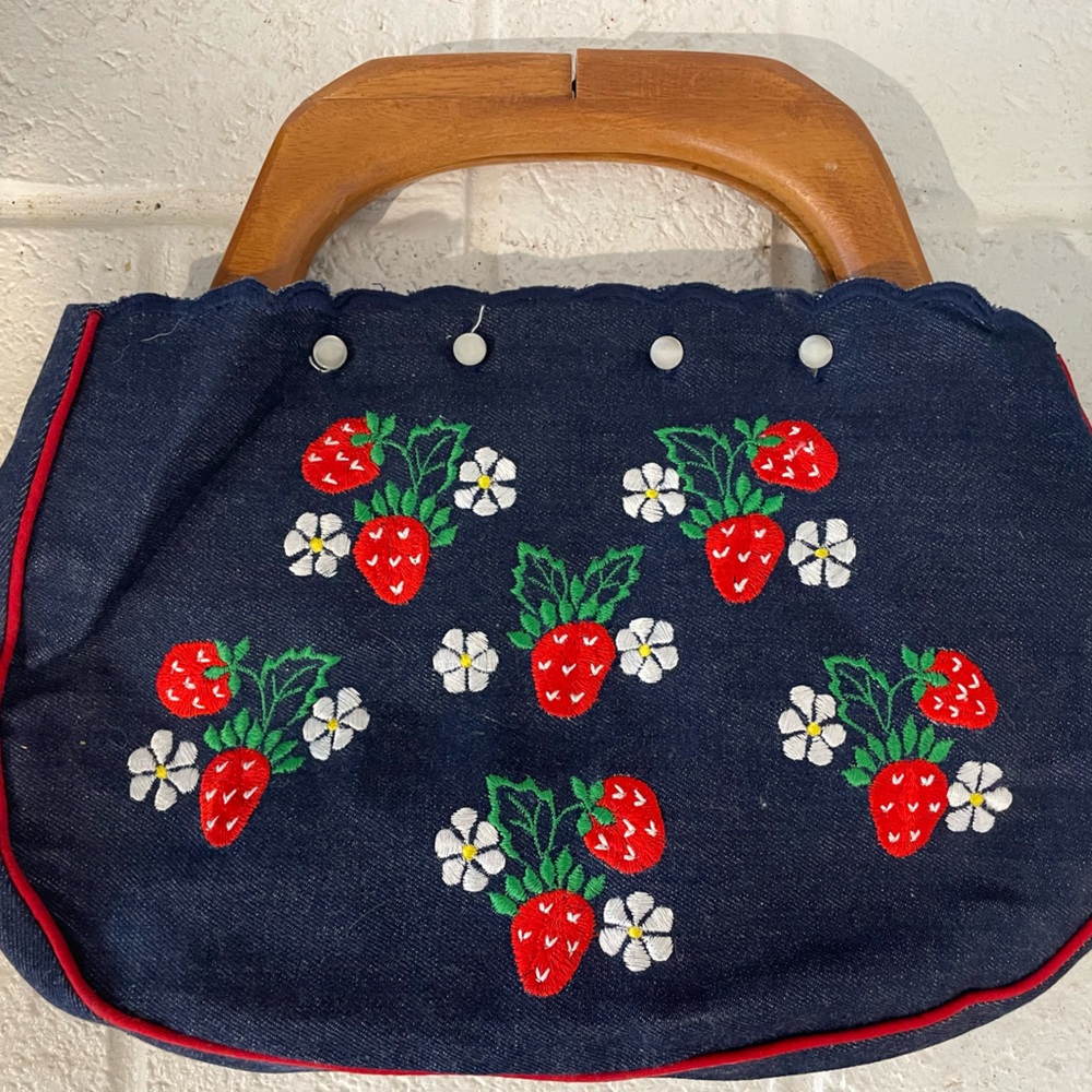 Vintage wooded handled purse with interchangeable cover's. .